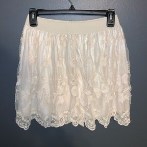 Lace detailed skirt